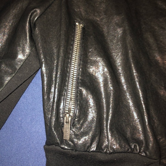 Authentic bcbg cropped leather jacket size LG - Picture 5 of 7